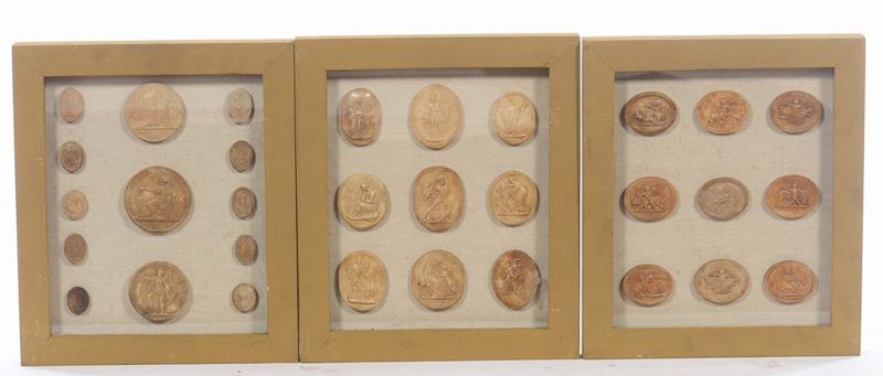 Tre teche con collezione di 31 cammei neoclassici  - Asta Antiquariato - Cambi Casa d'Aste