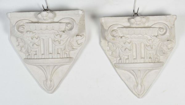 Due capitelli angolari in gesso, XX secolo