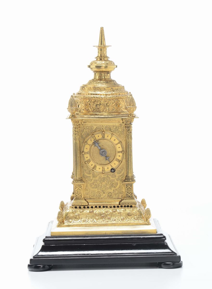 Orologio S Edicola con Cassa in Rame Sbalzato e Dorato, Germania XVII Secolo