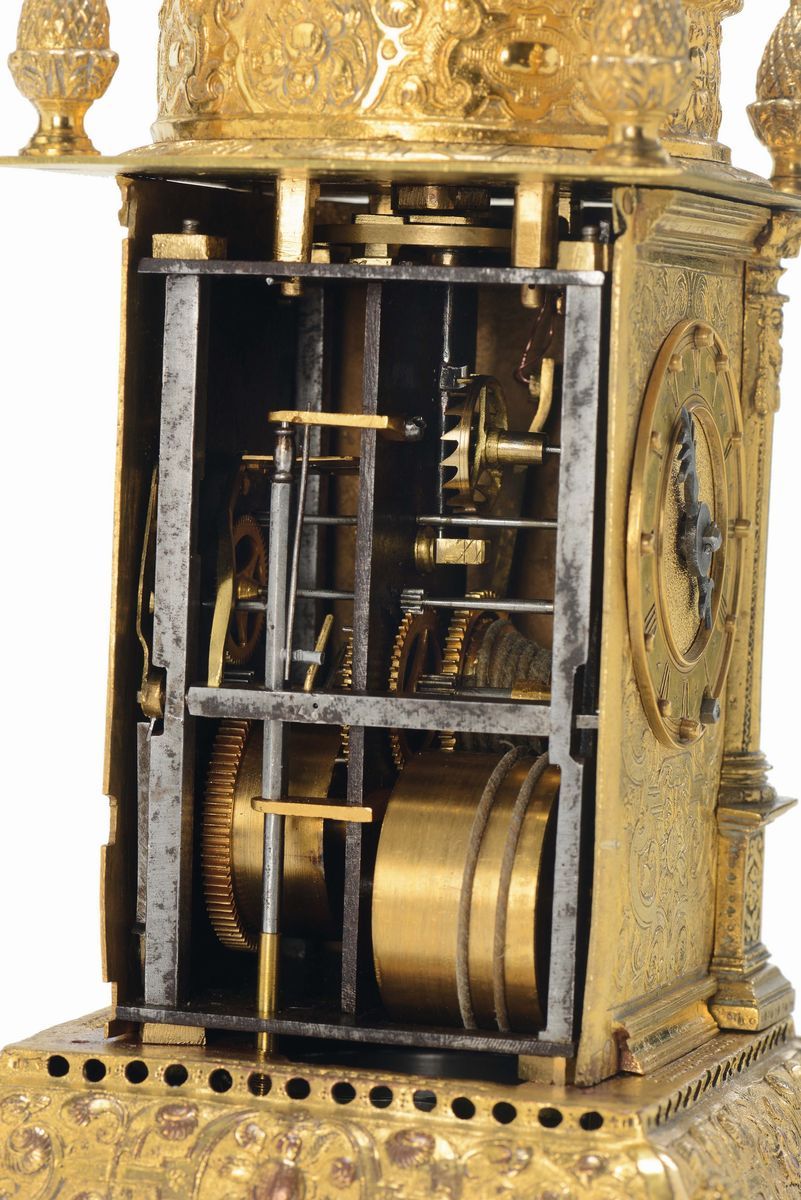 Orologio S Edicola con Cassa in Rame Sbalzato e Dorato, Germania XVII Secolo