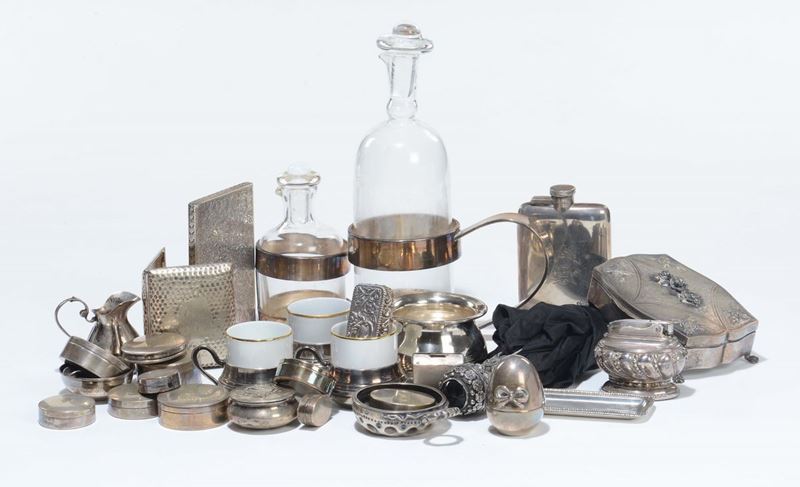 Lotto di scatoline lavorate in argento e altro  - Asta Antiquariato - Cambi Casa d'Aste