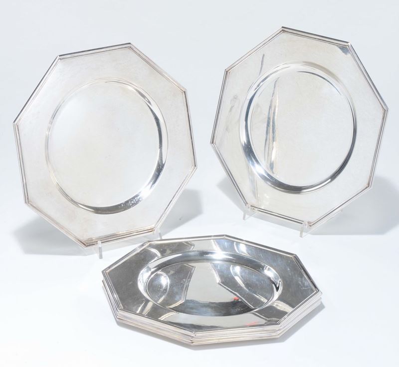 Otto sottopiatti ottagonali in argento, XX secolo  - Asta Antiquariato - Cambi Casa d'Aste
