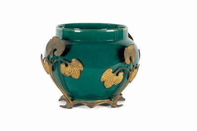Società Ceramica Italia (Laveno), Cachepot in ceramica smaltata entro montatura in ottone dorato ...