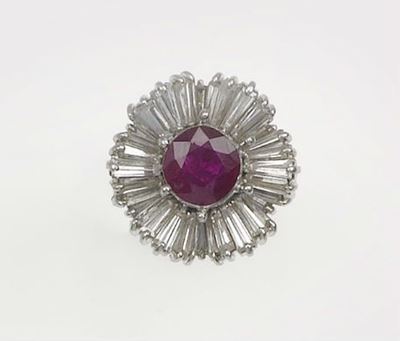 Anello con Rubino e Diamanti Taglio Tepper a Contorno