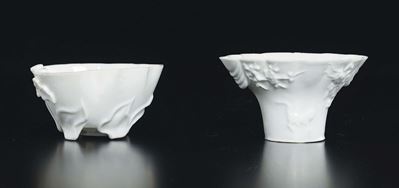 Due Coppe in Porcellana Blanc De Chine con Decoro Floreale a Rilievo, Cina, Dinastia Qing, Fine X...