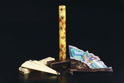 Lotto Composto da Due Ventaglii di Cui uno Entro Scatola Dipinta e Portaventaglio Laccato, Cina, ...