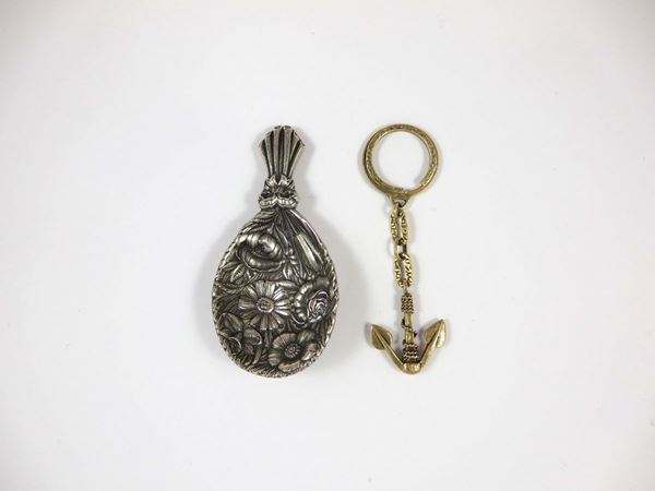 A keychain and a Buccellati spoon