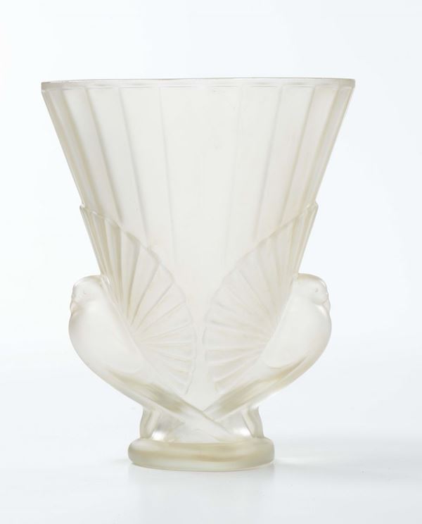 Vaso in cristallo con colombe firmato Lalique