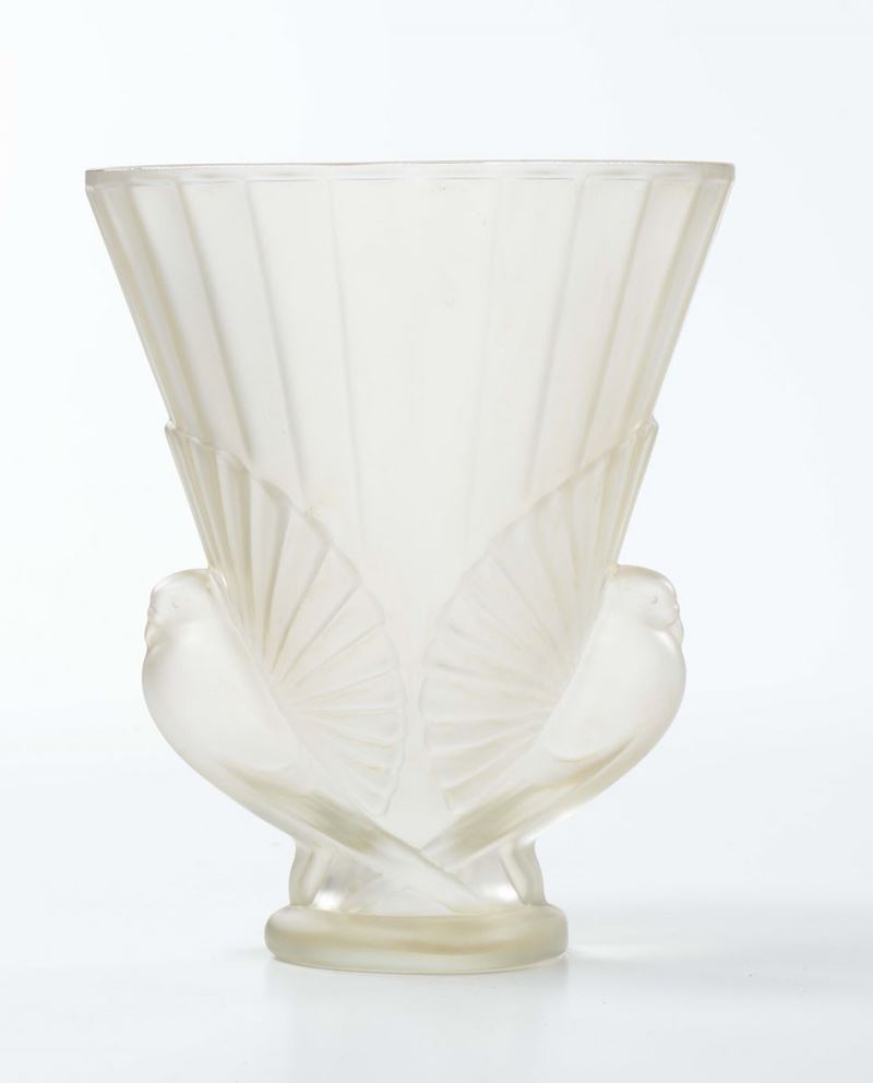 Vaso in cristallo con colombe firmato Lalique  - Asta Antiquariato - Cambi Casa d'Aste