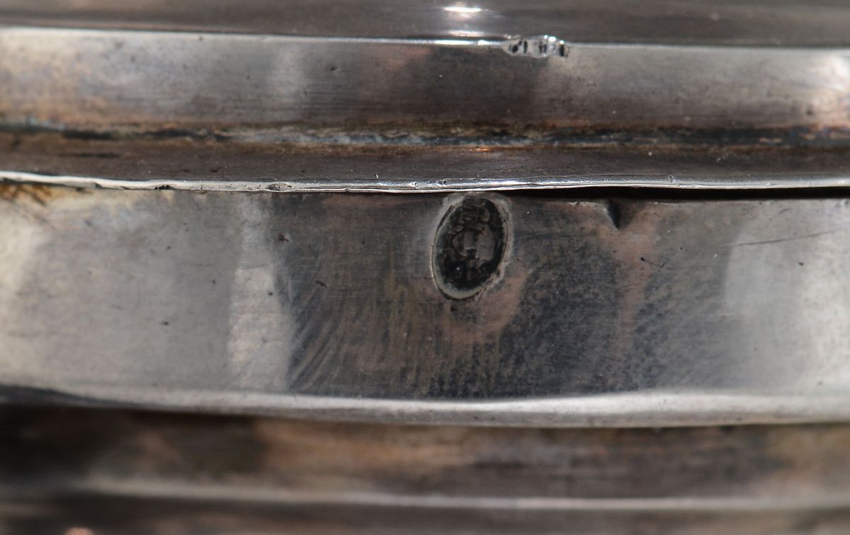 Rara Caffettiera Neoclassica in Argento Fuso, Sbalzato e Cesellato, Genova, Punzone della Torrett...