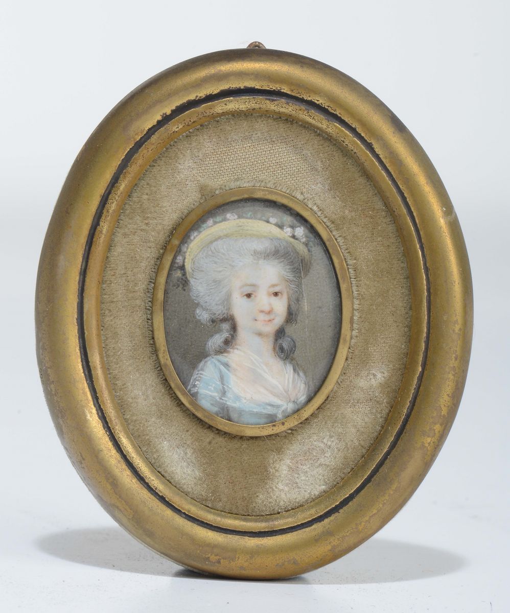 Tre Miniature su Avorio Raffiguranti Ritratti Femminili, XIX Secolo