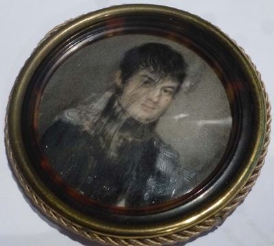 Miniatura Ovale su Avorio Raffigurante Uomo in Uniforme Firmata F.schiavoni, XIX Secolo