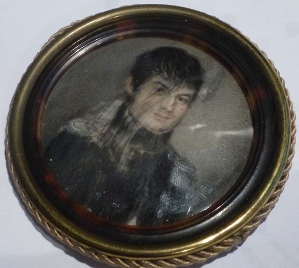 Miniatura ovale su avorio raffigurante uomo in uniforme firmata F.Schiavoni, XIX secolo