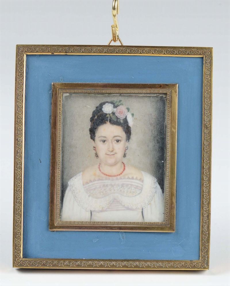 Miniatura su avorio raffigurante ritratto femminile, XIX secolo  - Auction Antique Online Auction - Cambi Casa d'Aste