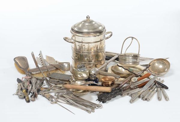 Lotto di oggetti in argento  tra cui posate da servizio ed altro