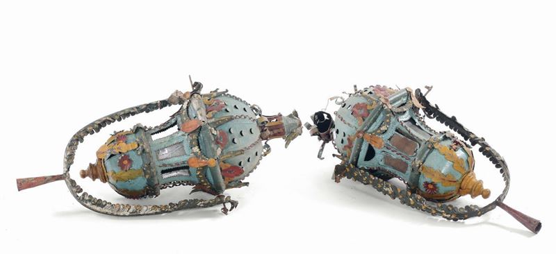 Coppia di lanterne in lamierino dipinto, XVIII secolo  - Asta Antiquariato - Cambi Casa d'Aste