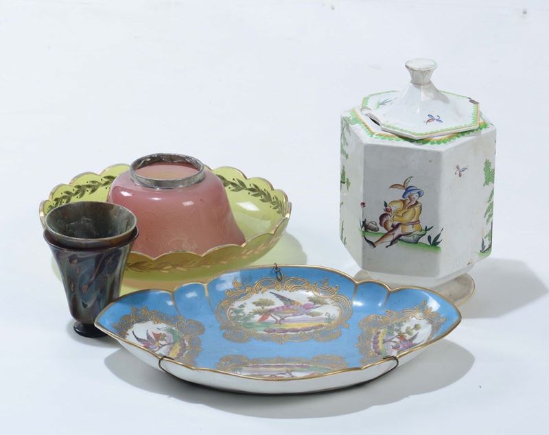 Lotto di oggetti in vetro, vassoietto in porcellana e vaso Andlovitz  - Asta Antiquariato - Cambi Casa d'Aste