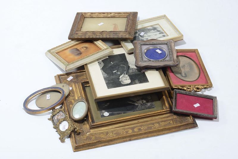 Lotto di cornicette in argento, legno e altri materiali  - Asta Antiquariato - Cambi Casa d'Aste