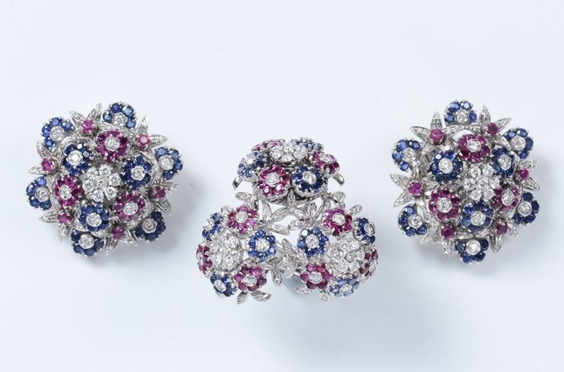 Parure composta da orecchini ed anello con rubini, zaffiri e diamanti  - Asta Jewels - II - Cambi Casa d'Aste