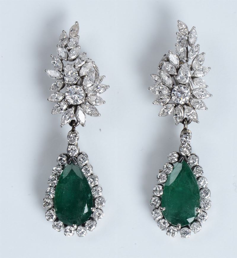 Orecchini pendenti con smeraldi taglio a goccia e diamanti  - Asta Jewels - II - Cambi Casa d'Aste