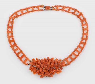 Girocollo in Corallo con Bouquet di Fiori e Frutti XIX-XX Secolo