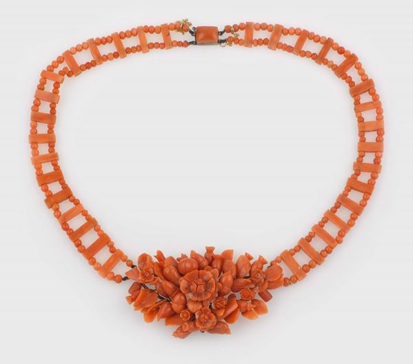 A coral necklace. XIX-XX Century