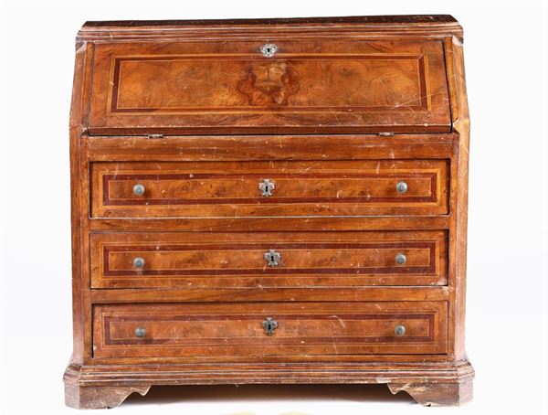 Ribalta a tre cassetti lastronata e filettata, XIX secolo