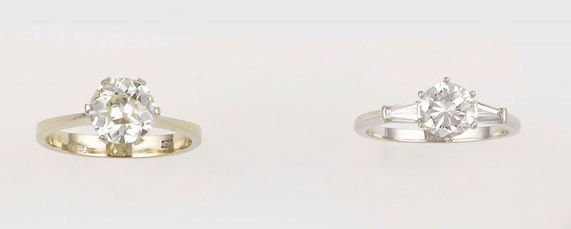 A group of two solitaire rings  - Auction Jewels - II - Cambi Casa d'Aste