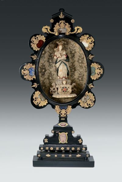 Scultura della Madonna Immacolata in Alabastro Dipinto Contenuta Entro Reliquiario a Tabella con ...