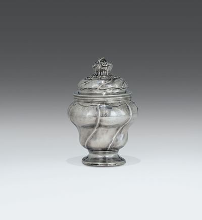 Zuccheriera in Argento Sbalzato e Cesellato, Genova,punzone della Torretta per L’anno 1779