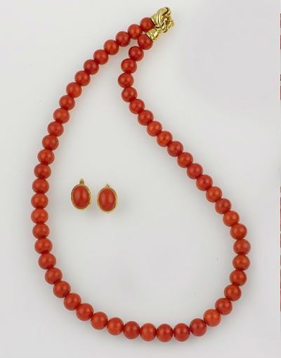 Parure Composta da Collana ed Orecchini con Corallo