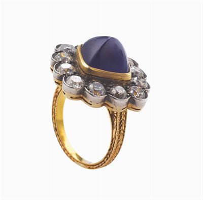 Anello con Zaffiro Burma Taglio Pan di Zucchero di Ct 11,83 e Diamanti a Contorno