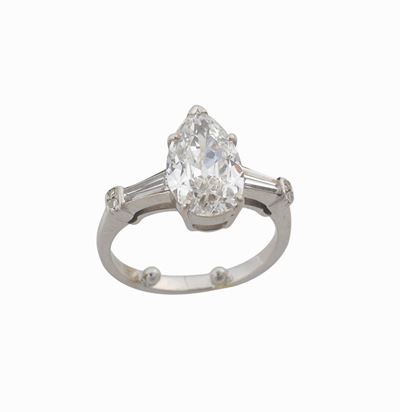 Tiffany & C. Anello con Diamante Taglio a Goccia di Ct 2,40 Circa