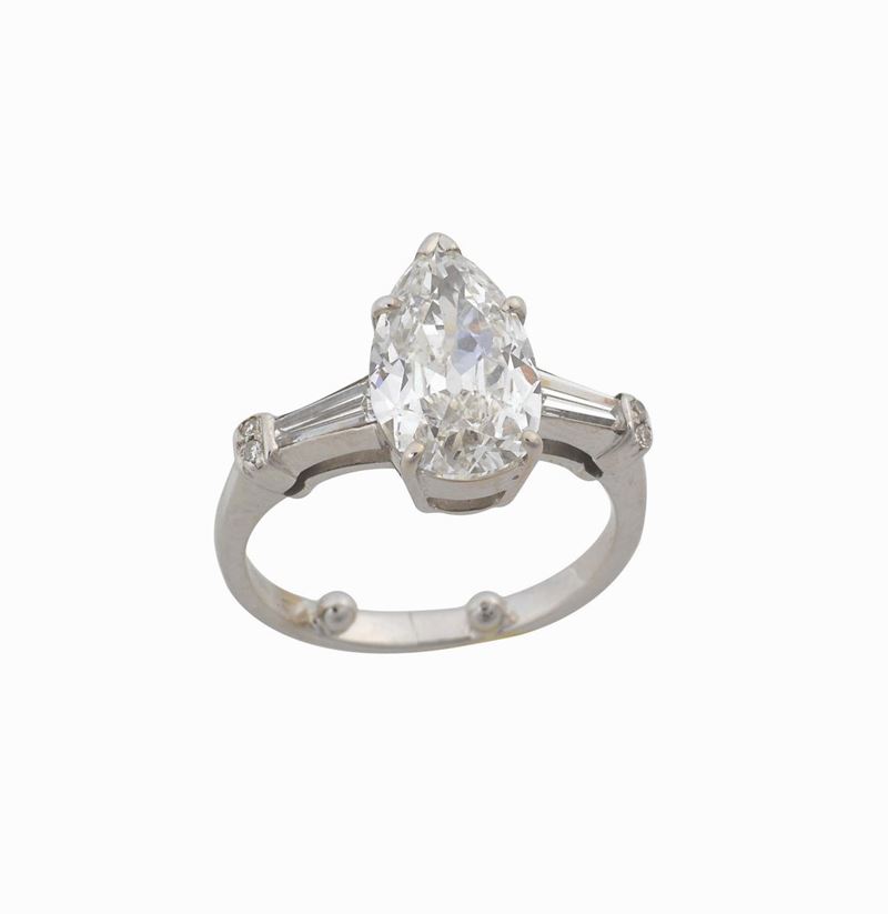 Tiffany & C. Anello con diamante taglio a goccia di ct 2,40 circa  - Asta Fine Jewels - I - Cambi Casa d'Aste