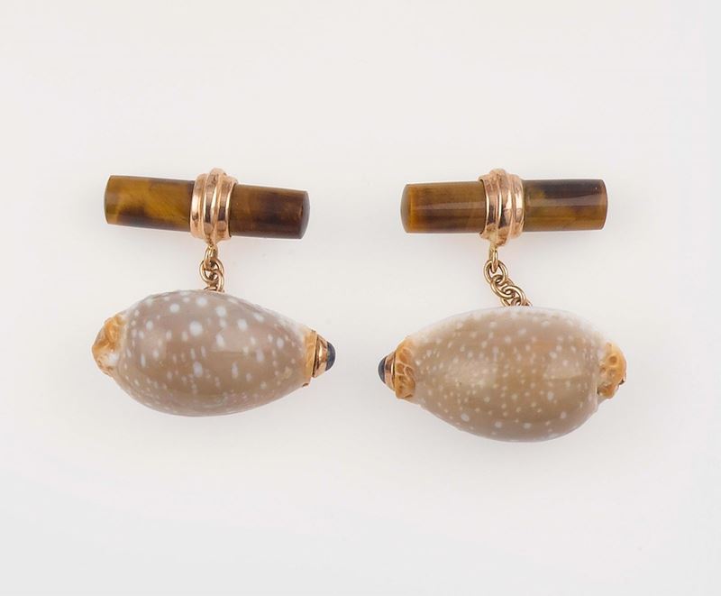A pair of shell, tiger's eye and sapphire cufflinks  - Auction Jewels - II - Cambi Casa d'Aste
