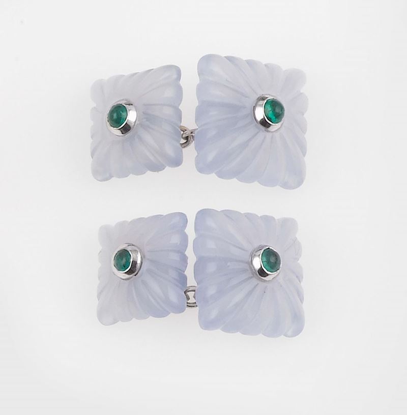 Bottoni da polso quadrati in calcedonio con un piccolo smeraldo  - Asta Jewels - II - Cambi Casa d'Aste