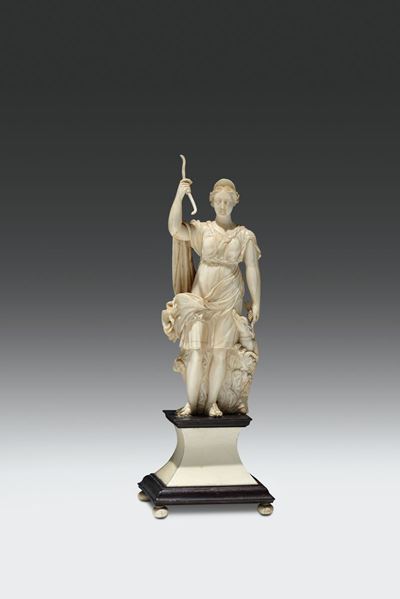 Scultura in Avorio Raffigurante Diana Cacciatrice, Germania o Frnacia (dieppe), XVIII Secolo