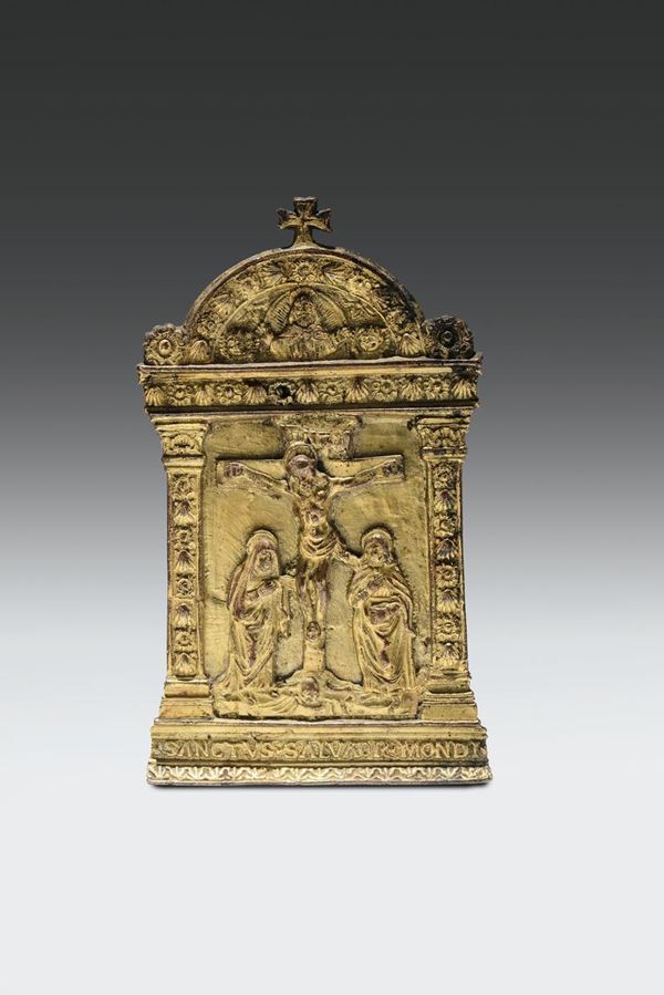 Pace in bronzo fuso, cesellato e dorato raffigurante crocifissione, scuola padovana del XV-XVI secolo