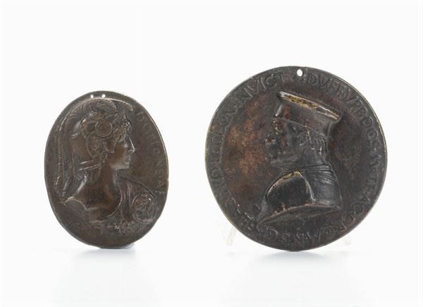 Due medaglie in bronzo fuso e cesellato con profili di antico guerriero (Scipione Africano!) e di Federico Da Montefeltro Italia XVI-XVII secolo.