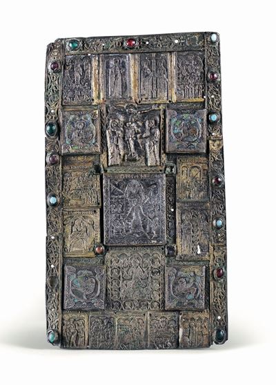 Coperura di Evangelario in Bronzo Sbalzato con Castoni di Pietre Dure e Tracce Rivestimento in Pa...