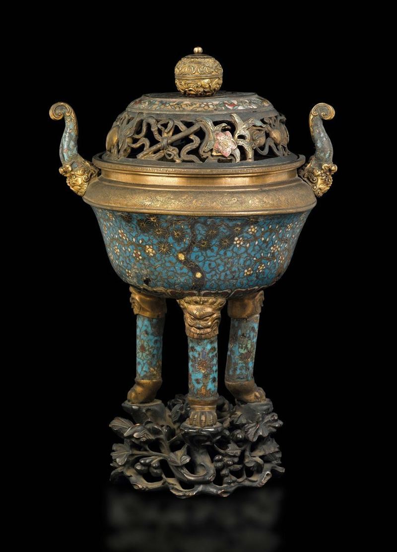A cloisonné enamel tripod censer and a cover with naturalistic decoration, China, Qing Dynasty, Qianlong Period (1736-1795)  - Auction Fine Chinese Works of Art - Cambi Casa d'Aste