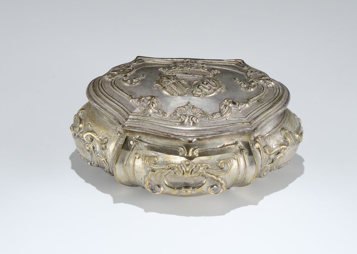 Lotto di Due Scatolette e Cornice Ovale in Argento, XX Secolo