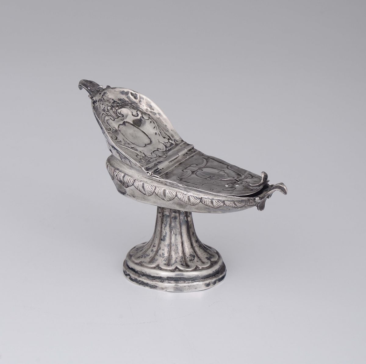 Navicella in Argento Sbalzato e Cesellato, Napoli 1802, Punzoni del Console e Dell’argentiere di ...