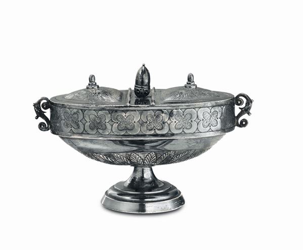 Navicella in argento fuso, sbalzato e cesellato, argentiere italiano del XVIII-XIX secolo (apparentemente privo di punzonatura)