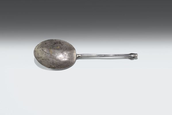 Cucchiaio in argento fuso, sbalzato e cesellato, manifattura italiana del XVII-XVIII secolo