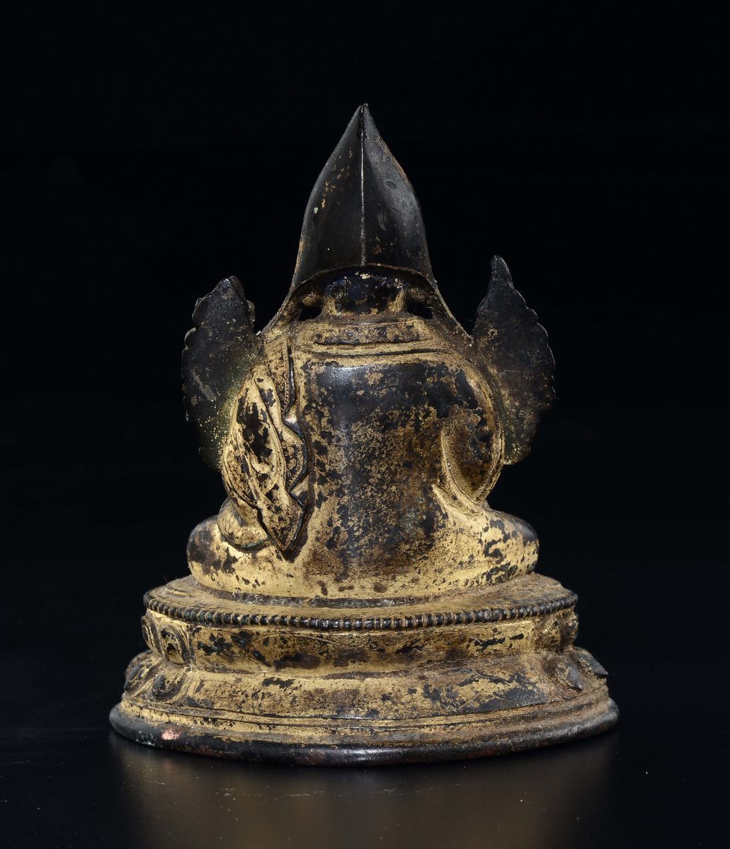 Figura di Tsong Khapa in Bronzo Dorato a Freddo su Doppio Fiore di Loto, Tibet, XVII Secolo