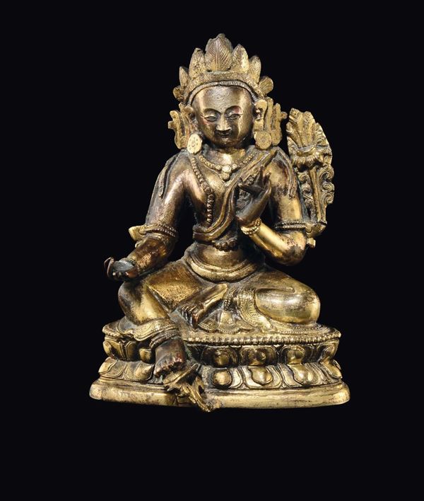 Piccola figura di Amitaya in bronzo dorato seduta su doppio fiore di loto, Tibet, XVIII secolo