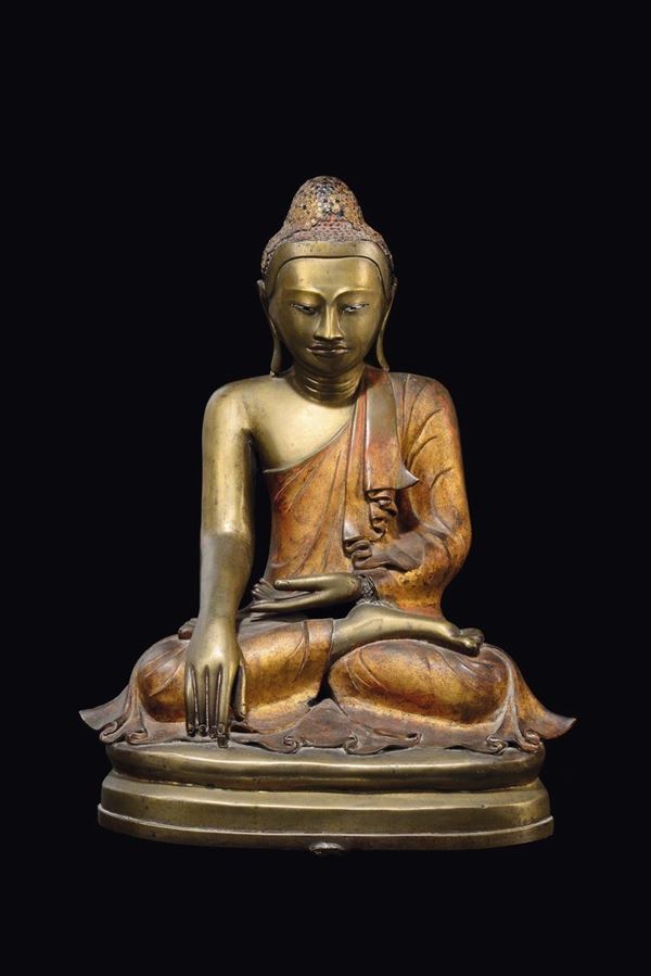 Figura di Buddha seduto in bronzo dorato, Cina, Dinastia Qing, XIX secolo