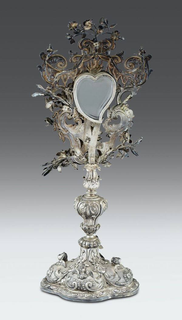 Reliquiario in argento fuso, riccamente sbalzato e cesellato, arte barocca italiana della prima metà del XVIII secolo (apparentemente privo di punzonatura)