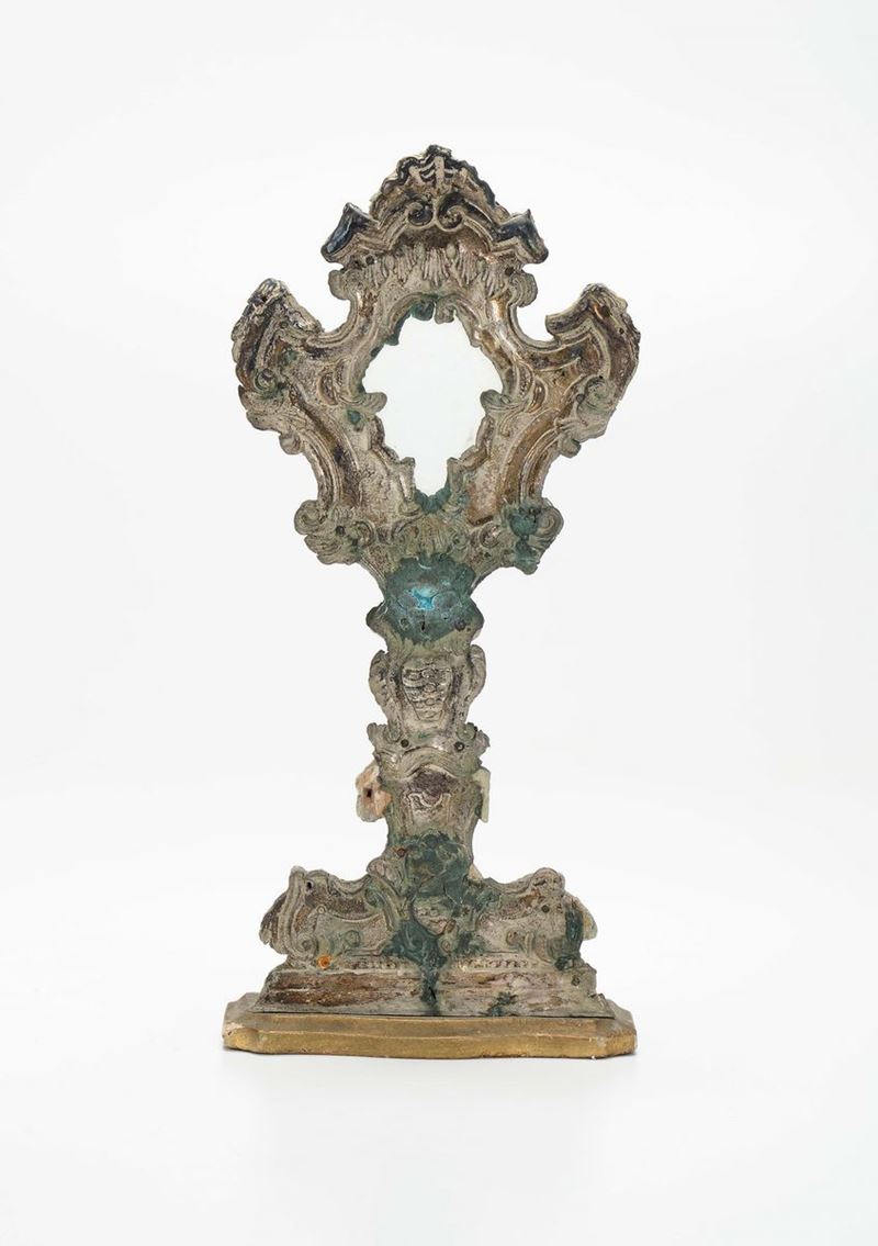 Reliquiario in argento cesellato attribuito a Giovan Battista Taveggia, argentiere in Milano tra il 1747 e il 1775  - Asta Antiquariato - II - Cambi Casa d'Aste